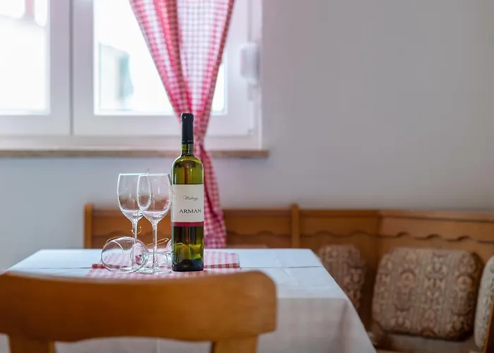 Bordeaux 29 로비니